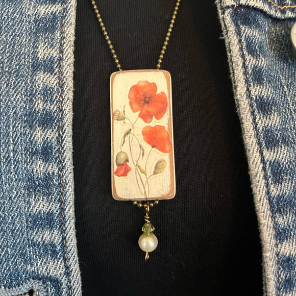 Hand Crafted Vintage Flower Necklace - Picture 2 of 3